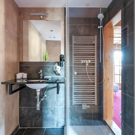 شقة In Kirchberg Near Bus, Cleaning Included *